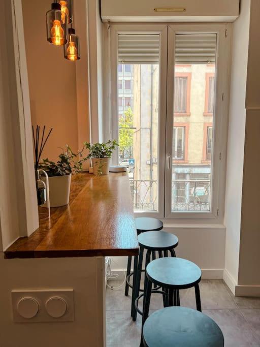 Le Spacieux Et Confortable A 15min De La Gare Apartment *